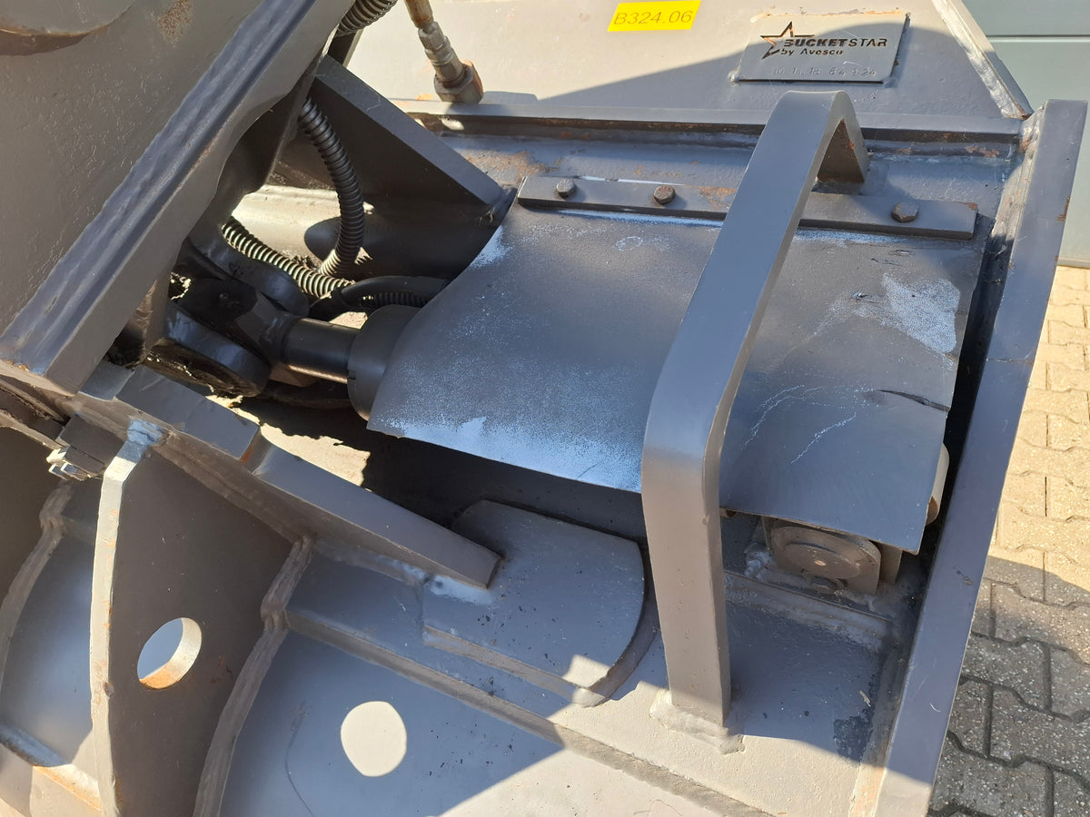 1550mm Schwenk- Tieflöffel / Hydrl. Grabenräumlöffel Liebherr SW48